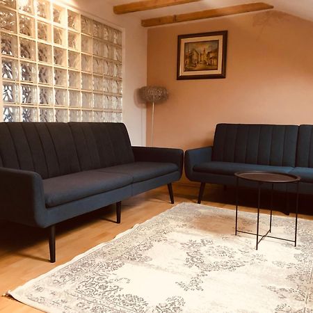 Central Apartment Pristina Buitenkant foto