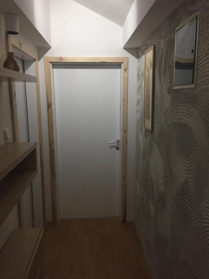 Central Apartment Pristina Buitenkant foto