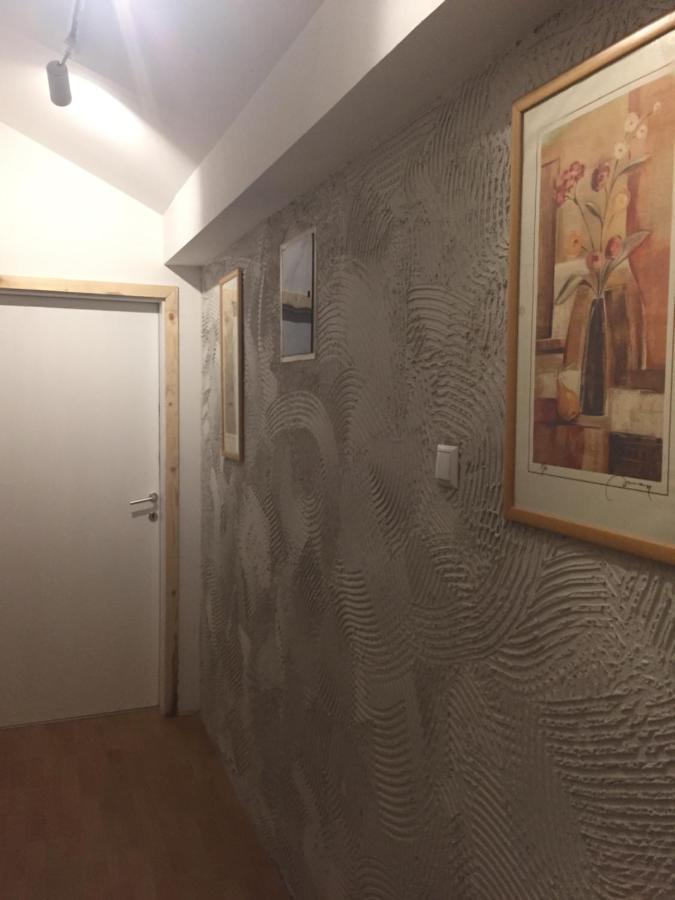 Central Apartment Pristina Buitenkant foto