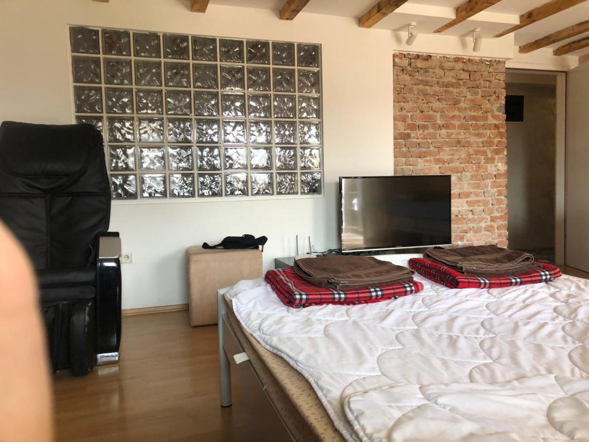 Central Apartment Pristina Buitenkant foto